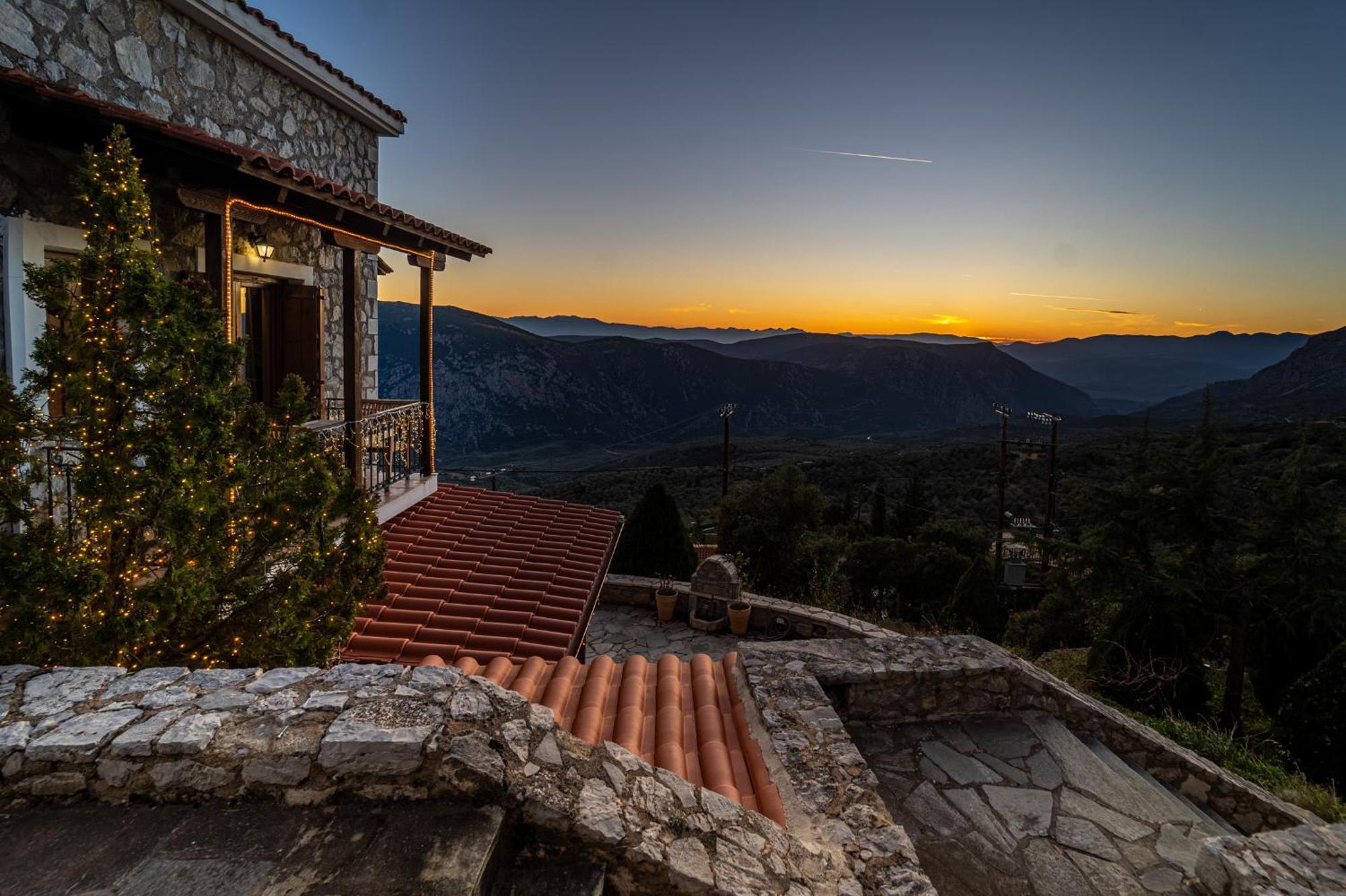 Rock Dandy Deluxe Chalet In Arachova - Delphi, Sauna, Prv Parking, Amazing View المظهر الخارجي الصورة
